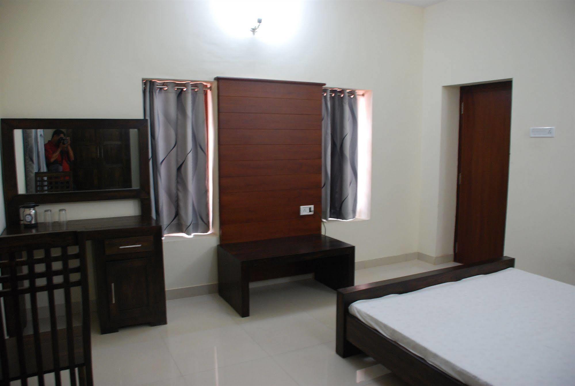 Oyo Home 63551 Pleasant Stay Near Fort Kochi Beach ภายนอก รูปภาพ