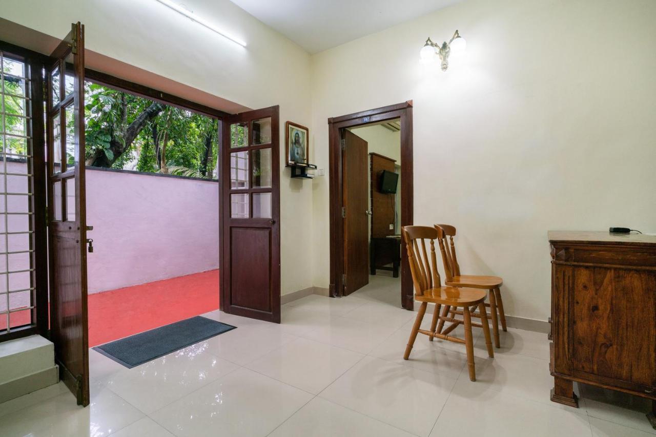Oyo Home 63551 Pleasant Stay Near Fort Kochi Beach ภายนอก รูปภาพ